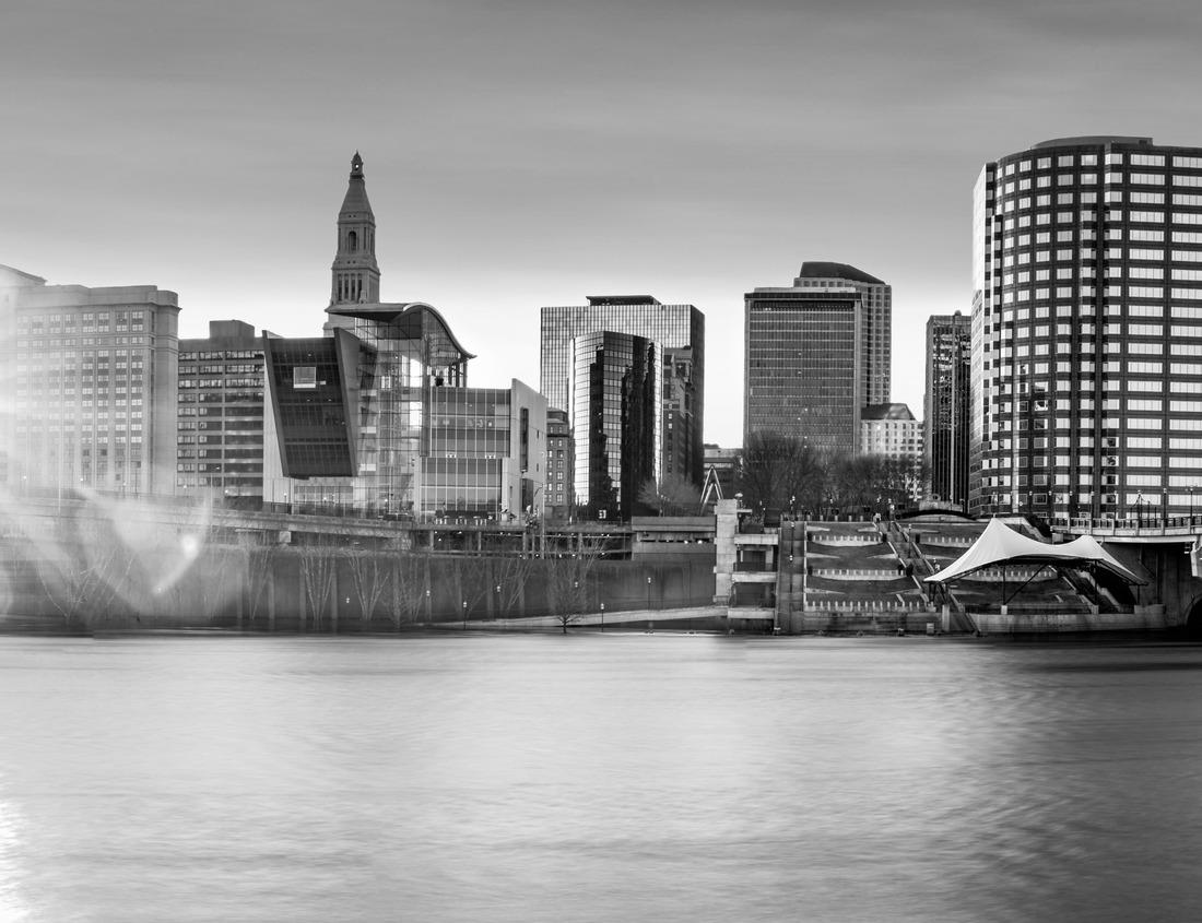 Noah Jigsaw Puzzle Indiana Statehouse at night, Indianapolis in black white 1000 pieces