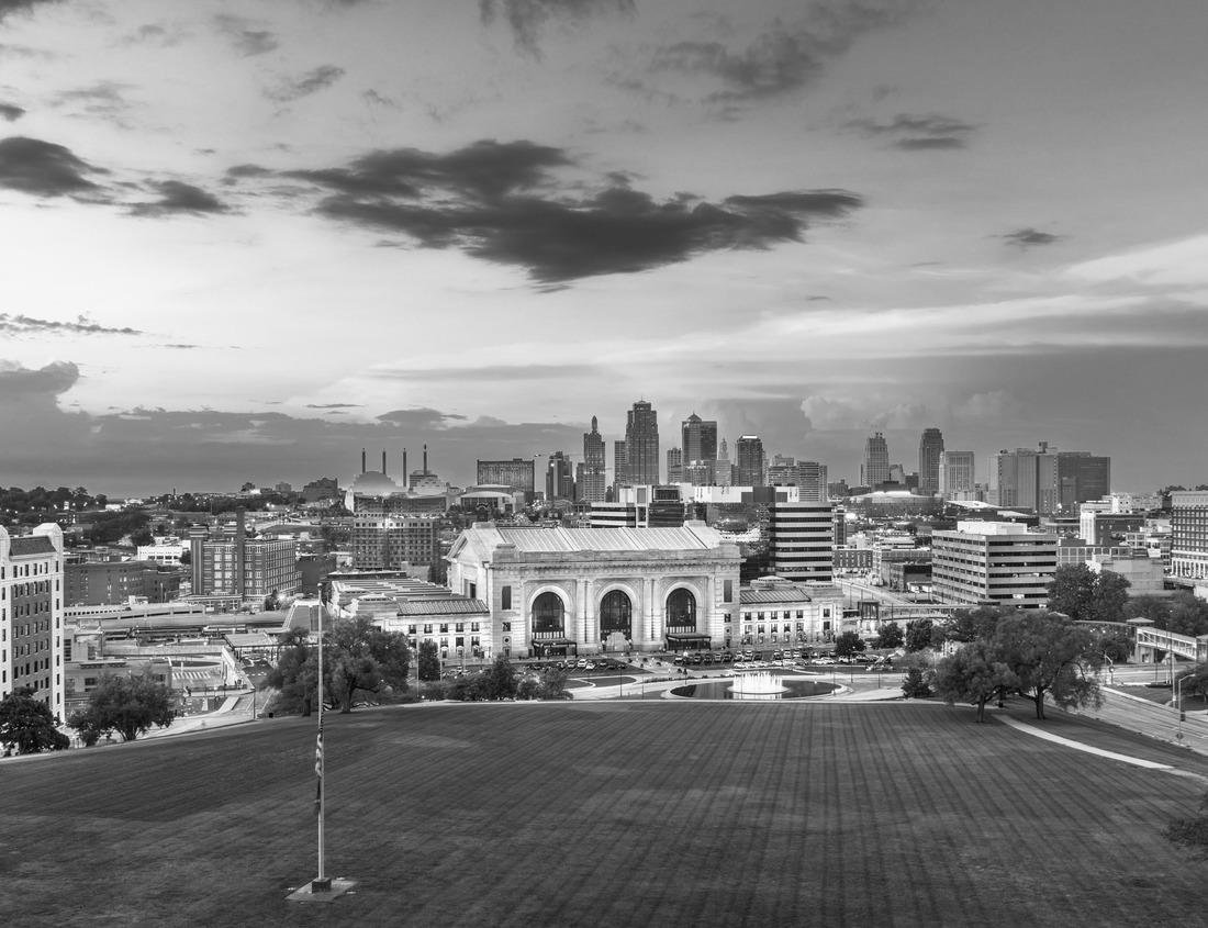 Noah Jigsaw Puzzle View of the Nikolaikirchplatz in Berlin, Germany in black white 1000 pieces