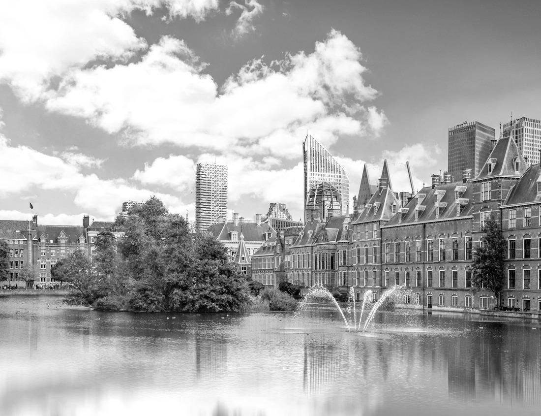 The ruins of Peveril Castle above Cave Dale near Castleton in the Peak District National Park, Derbyshire 1000pc PuzzleBlack and White