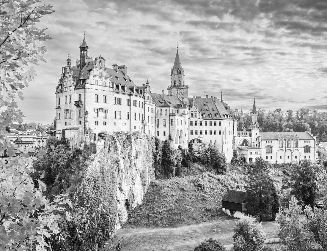 the Lake Charles City Hall, the Louisiana Cultural Center, USA 1000pc PuzzleBlack and White
