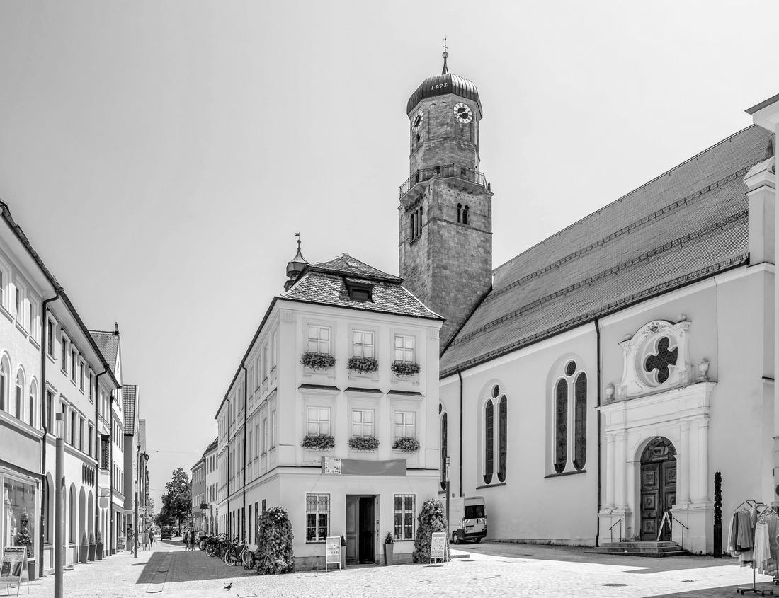 Noah Jigsaw Puzzle Kairouan, Tunisia. Minaret of the Great Mosque of Kairouan at sunset in black white 1000 pieces