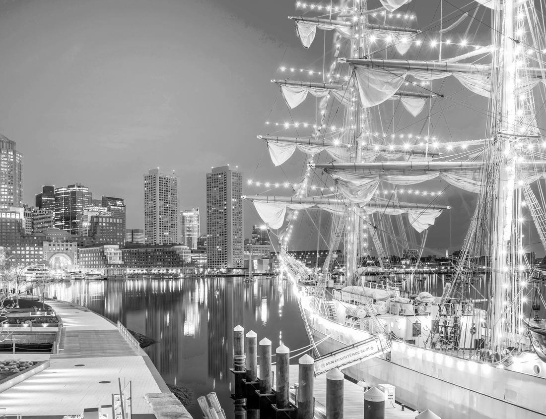 Noah Jigsaw Puzzle Osaka Castle, Landscape view of osaka castle museum at sunset sky in Autumn, Osaka, Japan in black white 1000 pieces