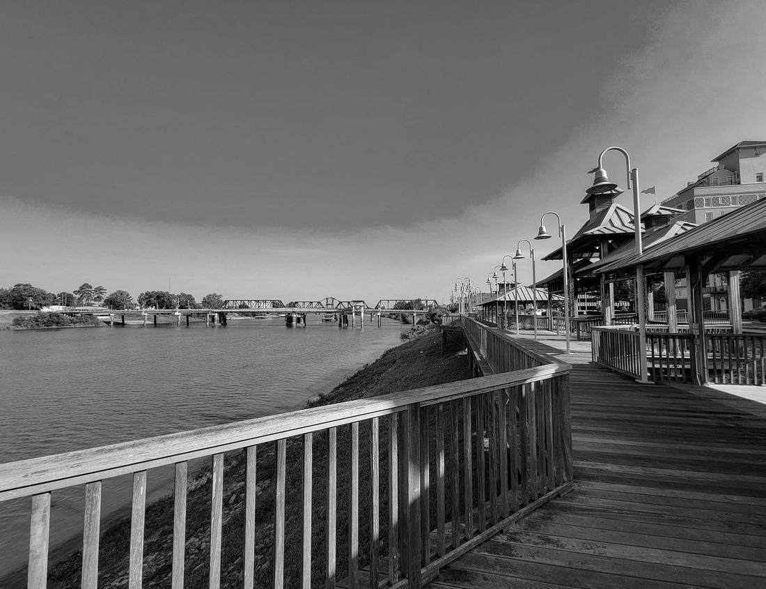 Noah Jigsaw Puzzle Hoorn, Netherlands. An old harbor and port. Old sailing ships. View of the houses in the evening in black white 1000 pieces