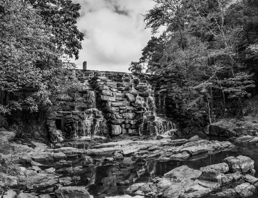 Noah Jigsaw Puzzle Heilbronn town hall, Germany in black white 1000 pieces