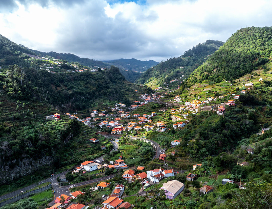 Noah Jigsaw Puzzle Mountains between Machico and Santo António da Serra, port, Madeira, Portugal 1000 pieces