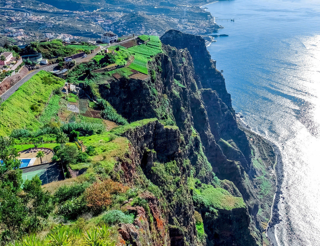 Noah Jigsaw Puzzle Mountains between Machico and Santo António da Serra, port, Madeira, Portugal 1000 pieces