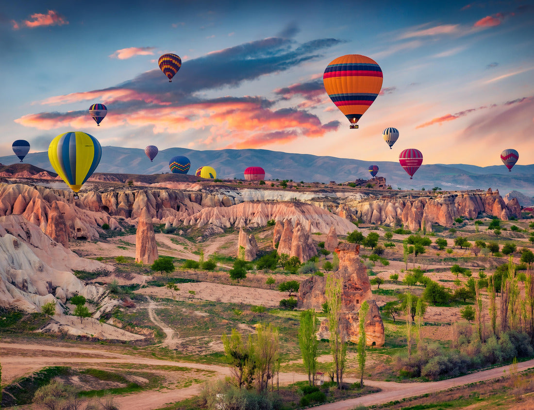 Noah Jigsaw Puzzle Flying on balloons early morning in Cappadocia. Amazing summer scene of Red Rose valley, Goreme village location, Turkey, Asia 1000 pieces
