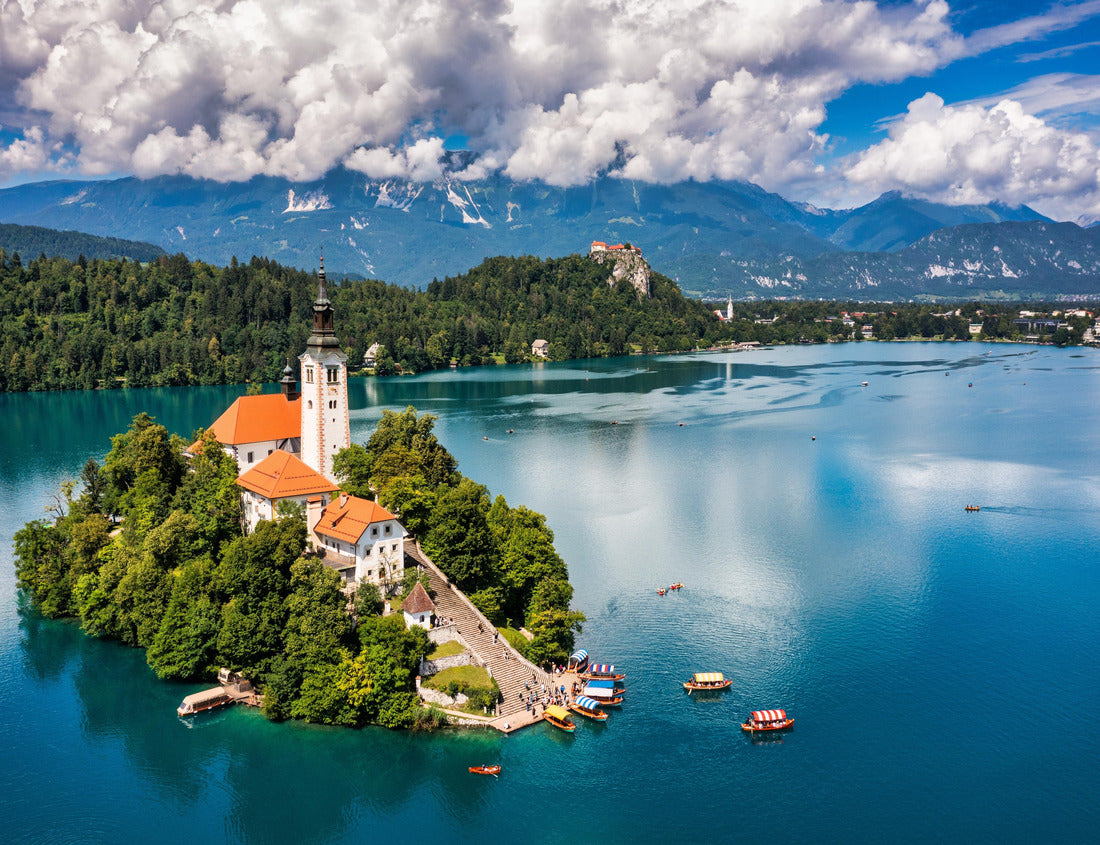 Noah Jigsaw Puzzle Lake Bled in Slovenia. Beautiful mountains and Bled lake with small Pilgrimage Church. Bled lake and island with Pilgrimage Church of the Assumption of Maria. Bled, Slovenia, Europe 1000 pieces