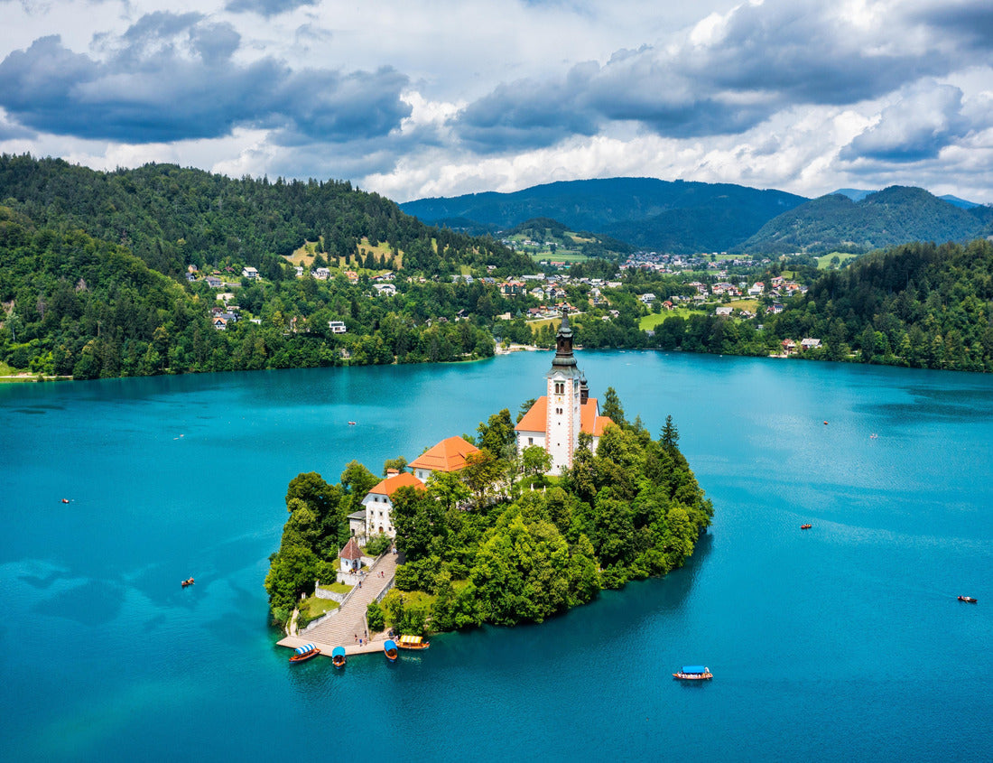Noah Jigsaw Puzzle Lake Bled in Slovenia. Beautiful mountains and Bled lake with small Pilgrimage Church. Bled lake and island with Pilgrimage Church of the Assumption of Maria 1000 pieces