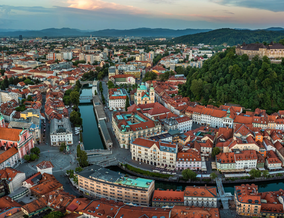 Noah Jigsaw Puzzle Ljubljana, Slovenia - Aerial panoramic view of Ljubljana on a summer afternoon with Franciscan Church of the Annunciation, Ljubljana Castle 1000 pieces