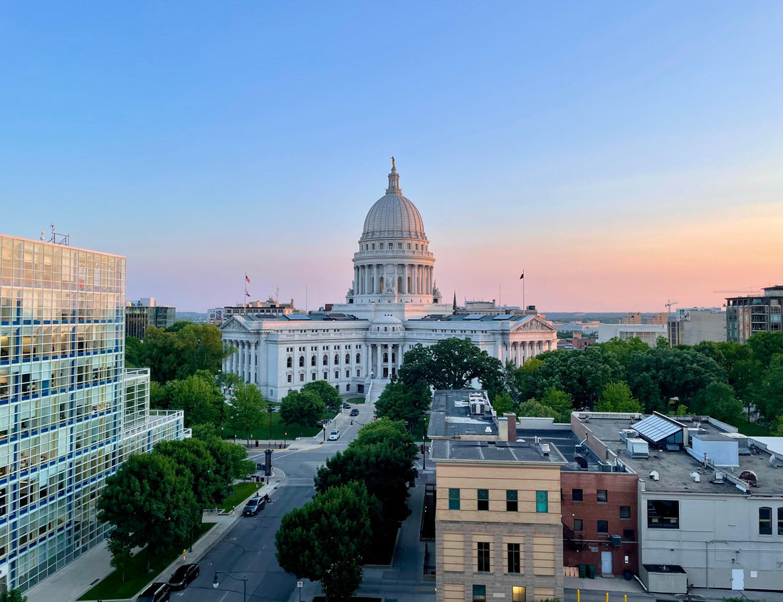 Noah Jigsaw Puzzle Wisconsin State Capitol at Dusk 1000 pieces