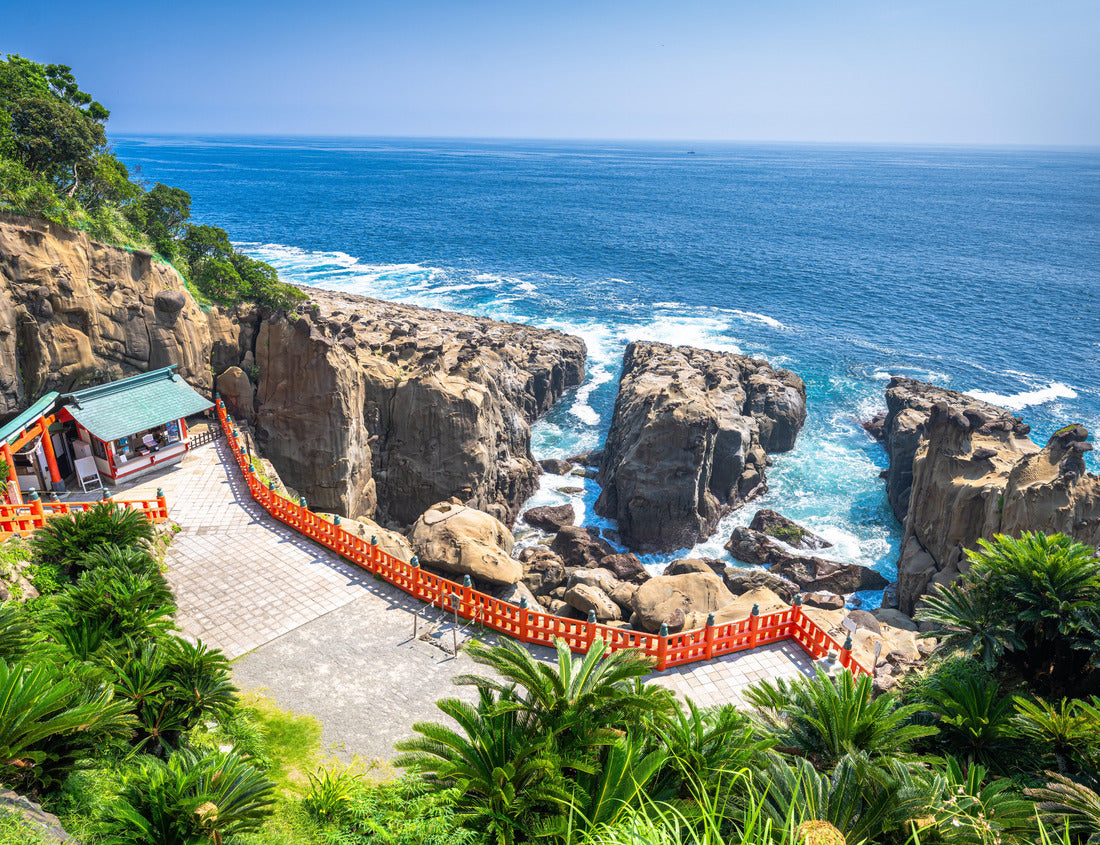 Noah Jigsaw Puzzle Udo Shrine in Miyazaki Prefecture, Japan along the beautiful cliffside coast 1000 pieces