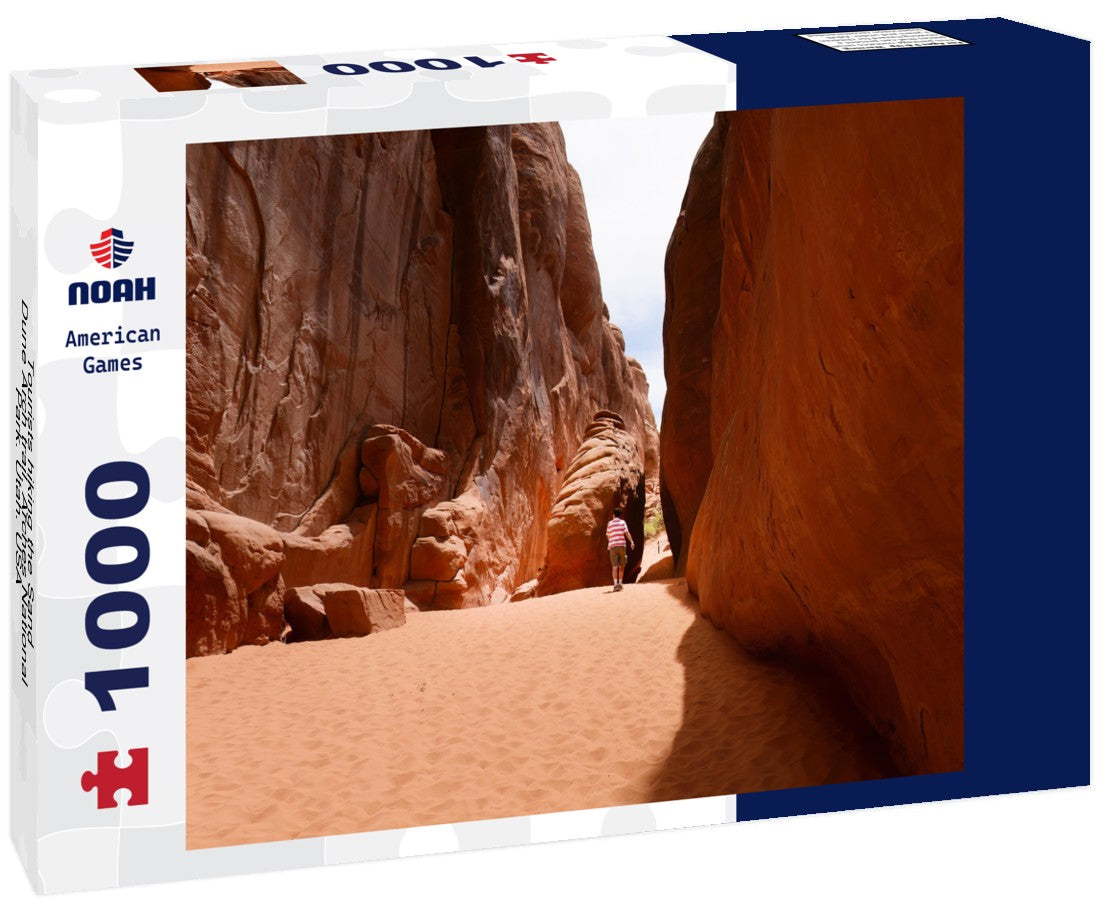 Tourists hiking the Sand Dune Arch trail. Arches National Park. Utah. USA 1000pc Puzzle