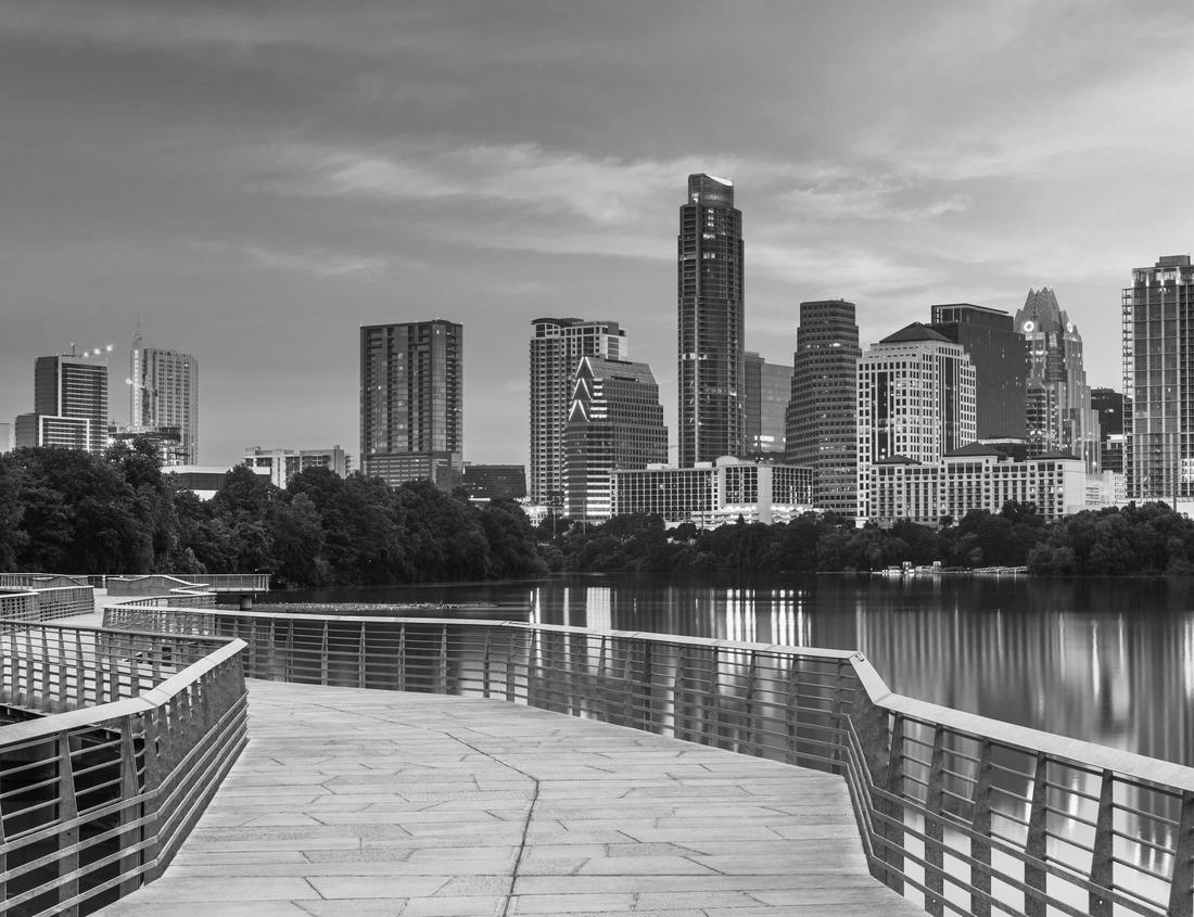 Noah Jigsaw Puzzle Administration building at the University in Knoxville, Tennessee in black white 1000 pieces