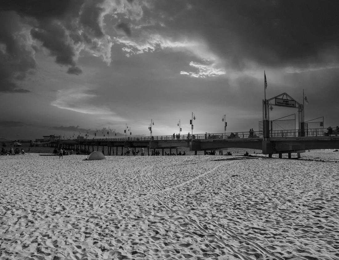 Noah Jigsaw Puzzle Skyline of Ramat Gan and the Ayalon Highway, the Financial District near Tel Aviv, Israel in black white 1000 pieces