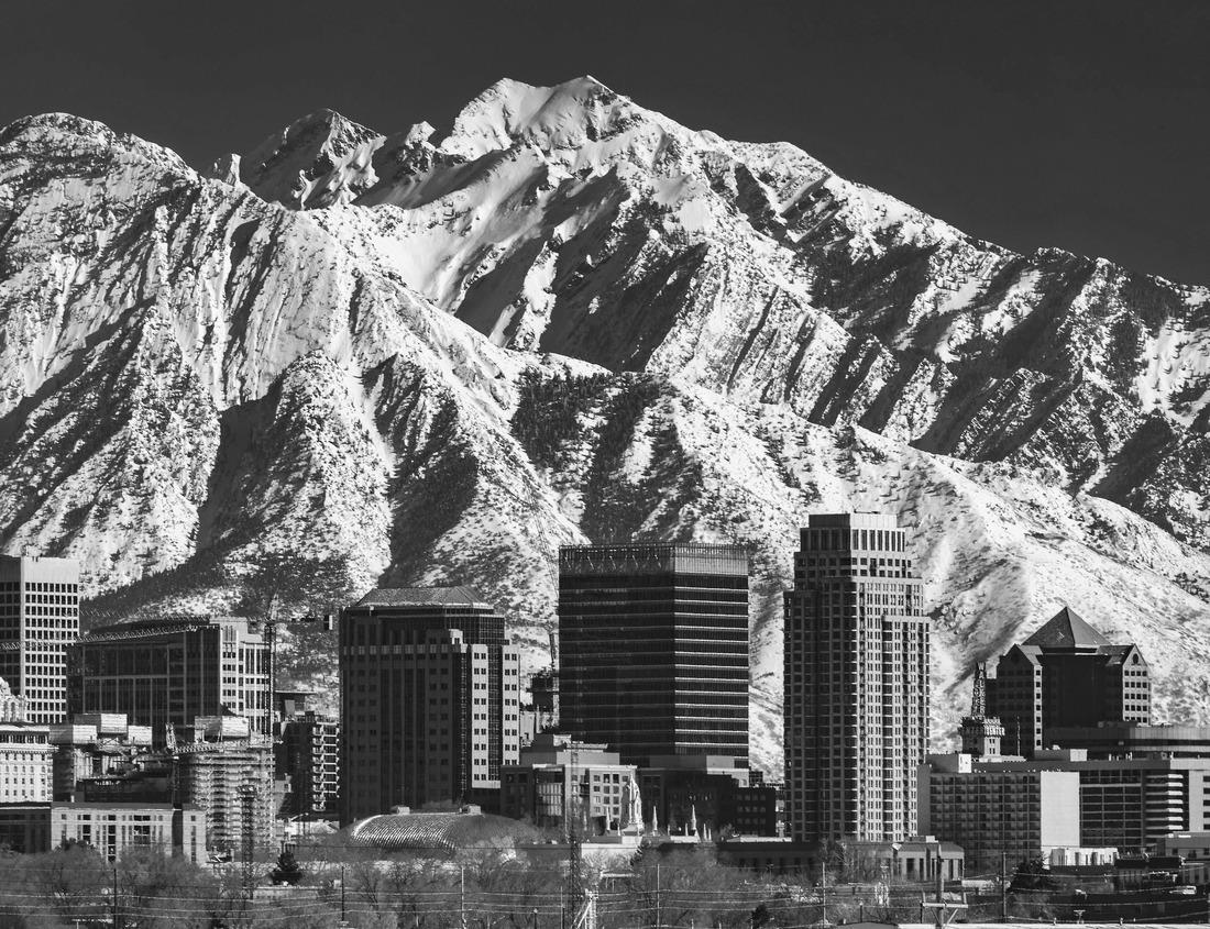 Noah Jigsaw Puzzle At the peak of color during the morning sunrise at Moraine Lake in Banff National Park in black white 1000 pieces