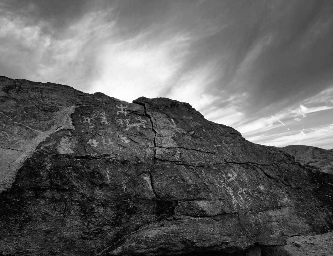 Noah Jigsaw Puzzle Skyline of Busan, South Korea at dusk in black white 1000 pieces