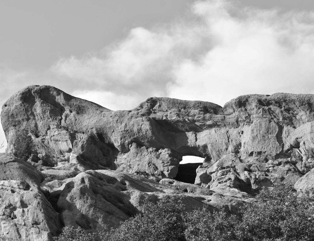 Noah Jigsaw Puzzle Tokyo cityscape at the Roppongi District in black white 1000 pieces