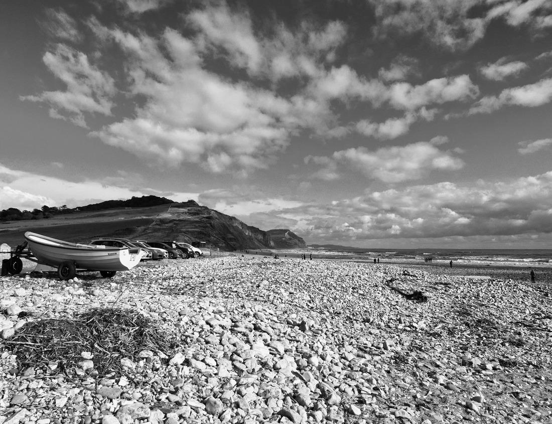 Noah Jigsaw Puzzle Bear Gulch Lake in Pinnacles National Park, California in black white 1000 pieces