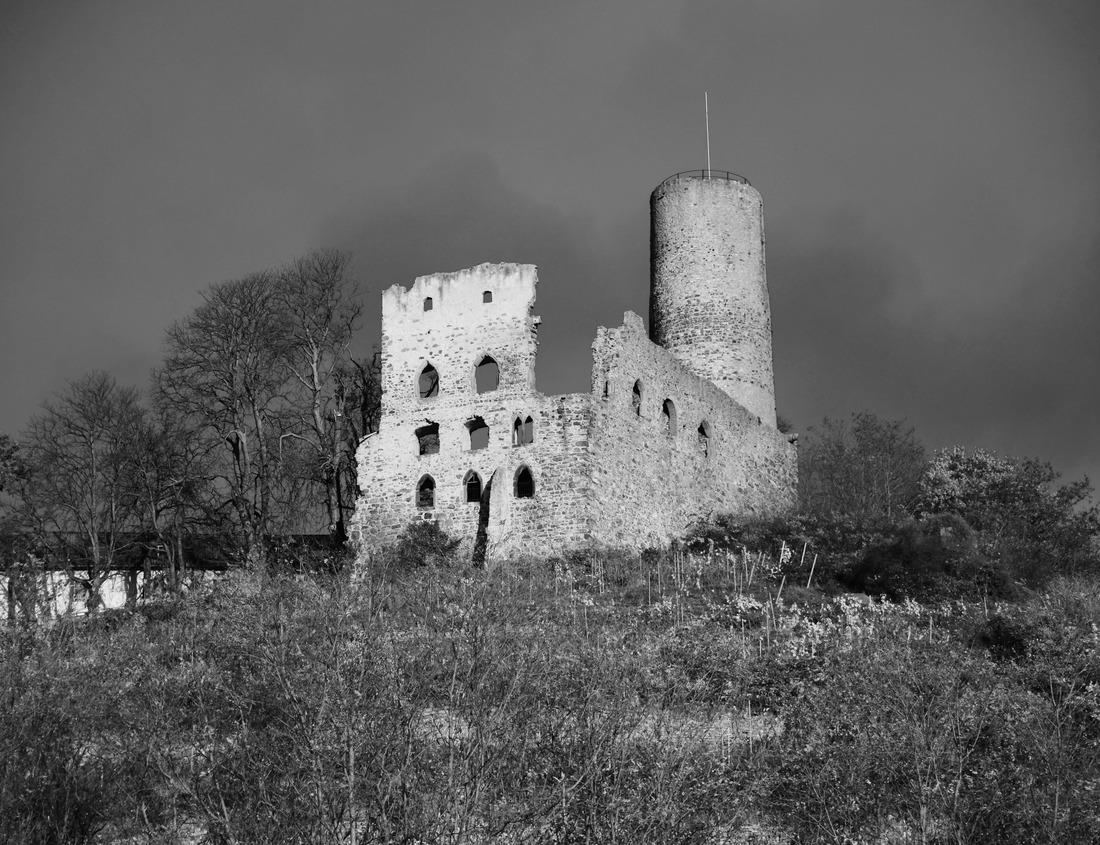 Noah Jigsaw Puzzle View of the Medina and the Kasbah castle of Tunisia in Sousse in black white 1000 pieces