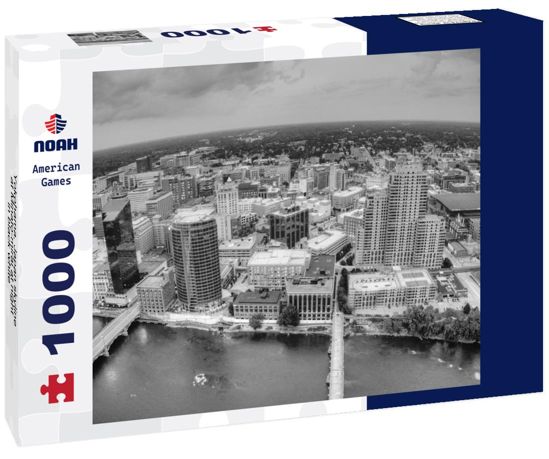 Yokohama, Japan skyline at Minato-mirai at night 1000pc PuzzleBlack and White