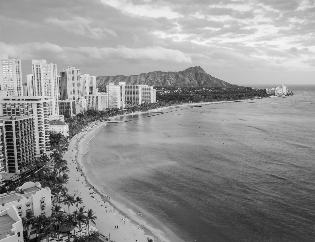 Noah Jigsaw Puzzle Munich, Germany skyline at City Hall in black white 1000 pieces