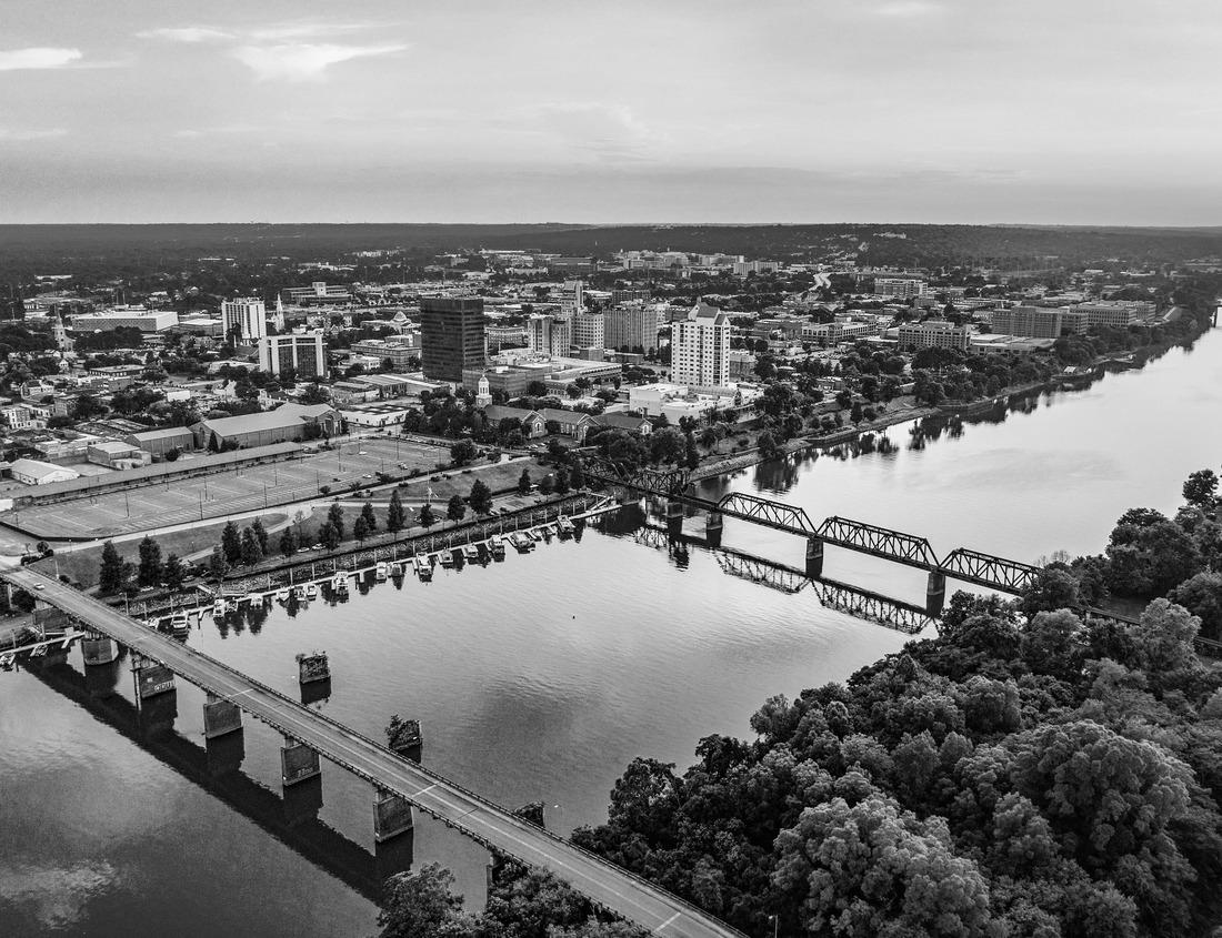 Noah Jigsaw Puzzle The Tarn river and stones at Albi in southern France in black white 1000 pieces