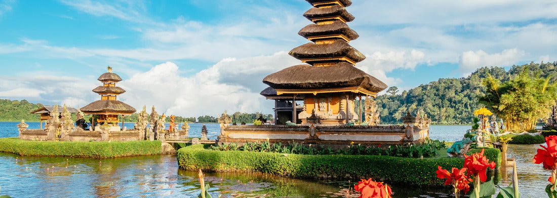 Noah Jigsaw Puzzle Pura Ulun Danu Bratan temple in Bali island. Hindu temple in flowers on Beratan lake, Asia. Major water temple Bali island, Indonesia. Hindu water temple - culture symbol of Indonesia, Asia landscape panorama 1000 pieces