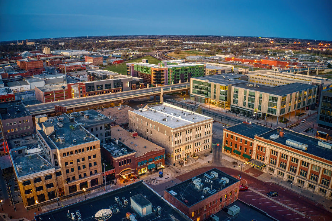 Noah Jigsaw Puzzle Downtown Lincoln, Nebraska at Twilight 2000 pieces