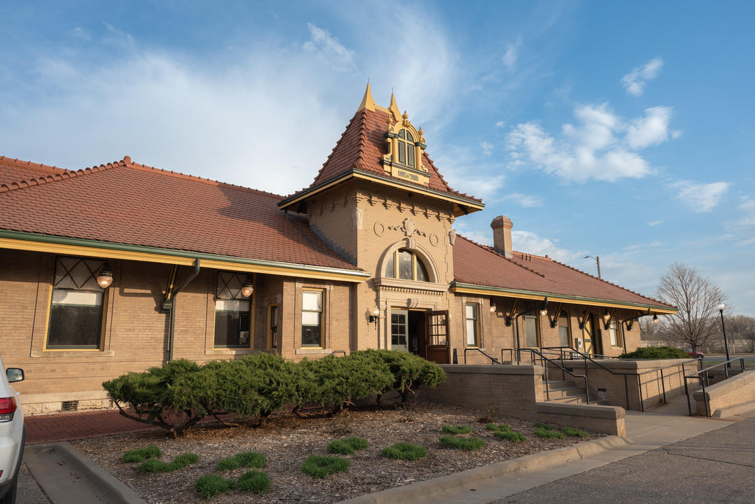 Noah Jigsaw Puzzle Manhattan, Kansas Train Depot Location 2000 pieces