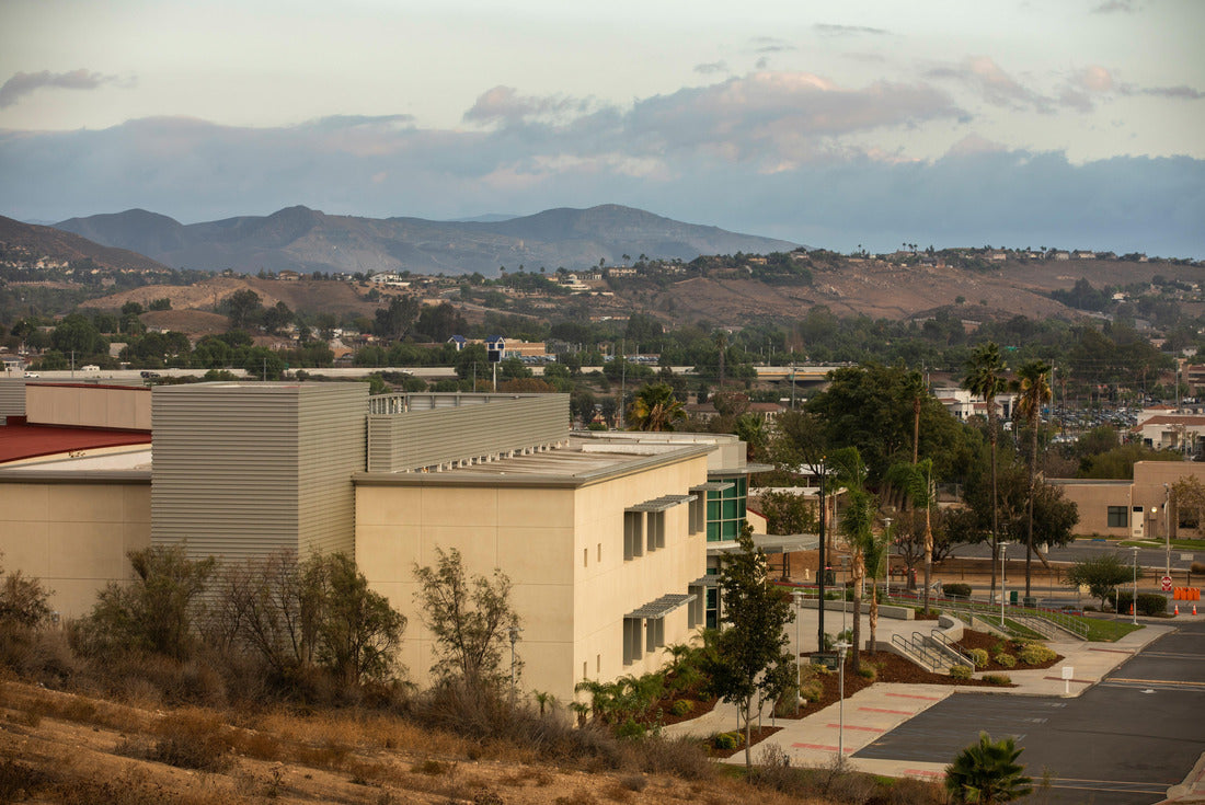 Noah Jigsaw Puzzle Afternoon view of downtown Norco, California, USA 2000 pieces