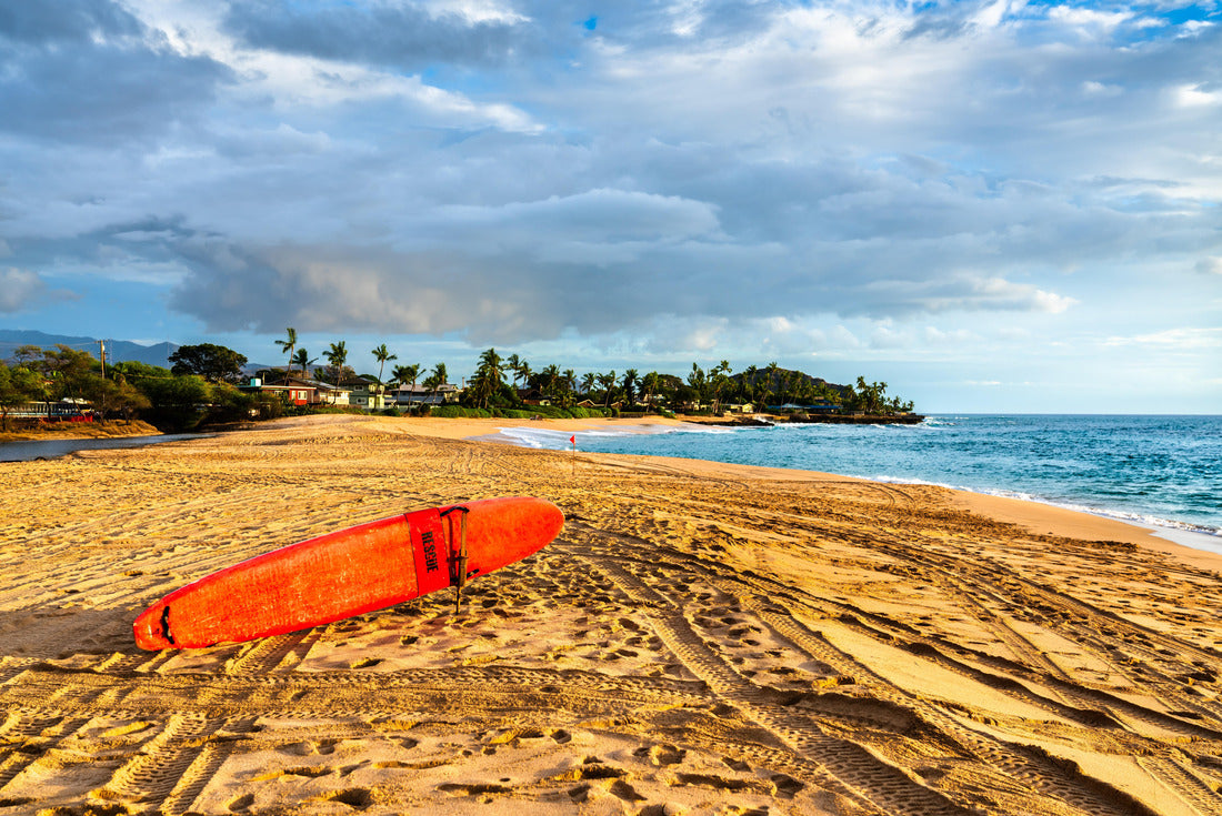 Noah Jigsaw Puzzle Rescue surf board on Makaha Beach in West Oahu Island - Hawaii, United States 2000 pieces