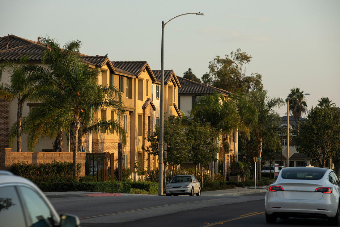 Noah Jigsaw Puzzle Afternoon sunset light shines on downtown housing buildings in Artesia, California, USA 2000 pieces