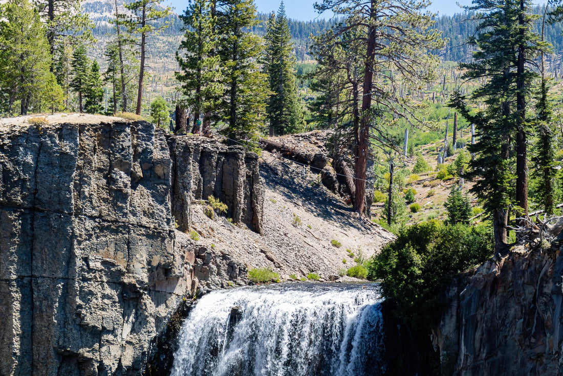 Noah Jigsaw Puzzle Sunny view of the beautiful Rainbow Fall of Devils Postpile National Monument at California 2000 pieces