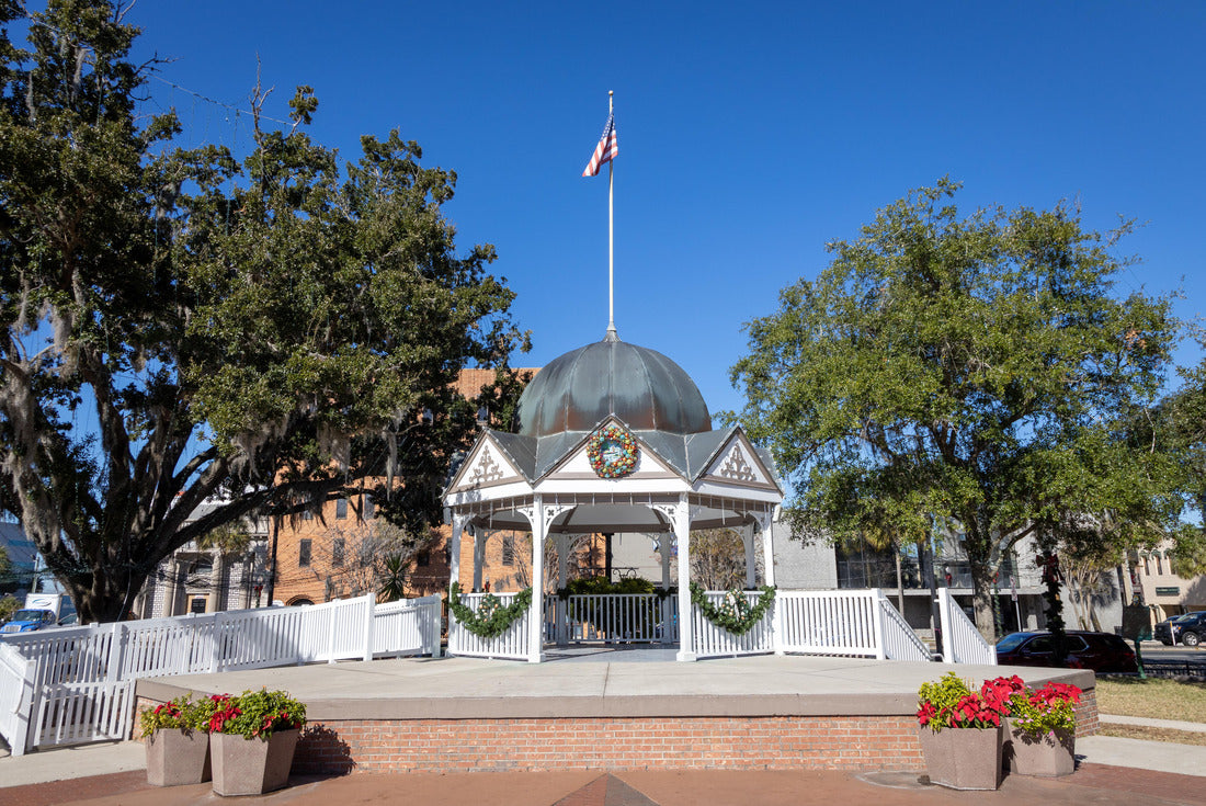 Noah Jigsaw Puzzle Photo of the gazebo of the historical downtown square in Ocala Florida on a beautiful sunny day 2000 pieces
