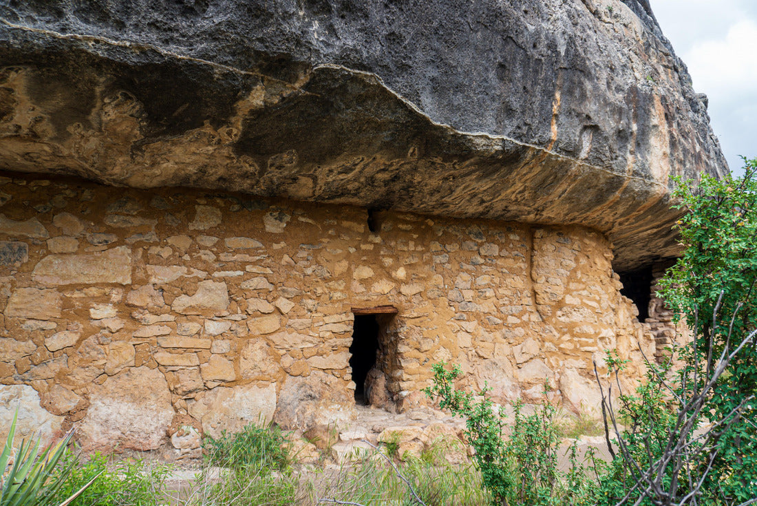 Noah Jigsaw Puzzle Walnut Canyon National Monument near Flagstaff, Arizona. Canyon protects cliff dwellings of Sinagua people. Island Trail provides access to cliff dwellings 2000 pieces
