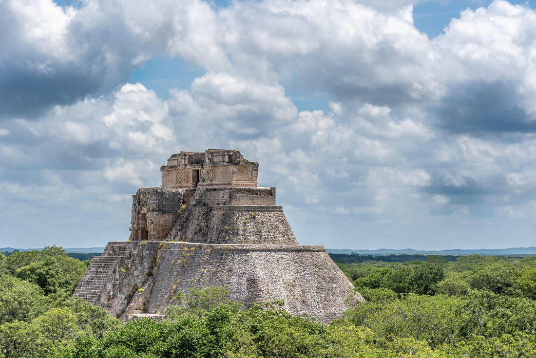 Ancient Mayan temple in Uxmal, Yucatan Mexico 2000pc Puzzle