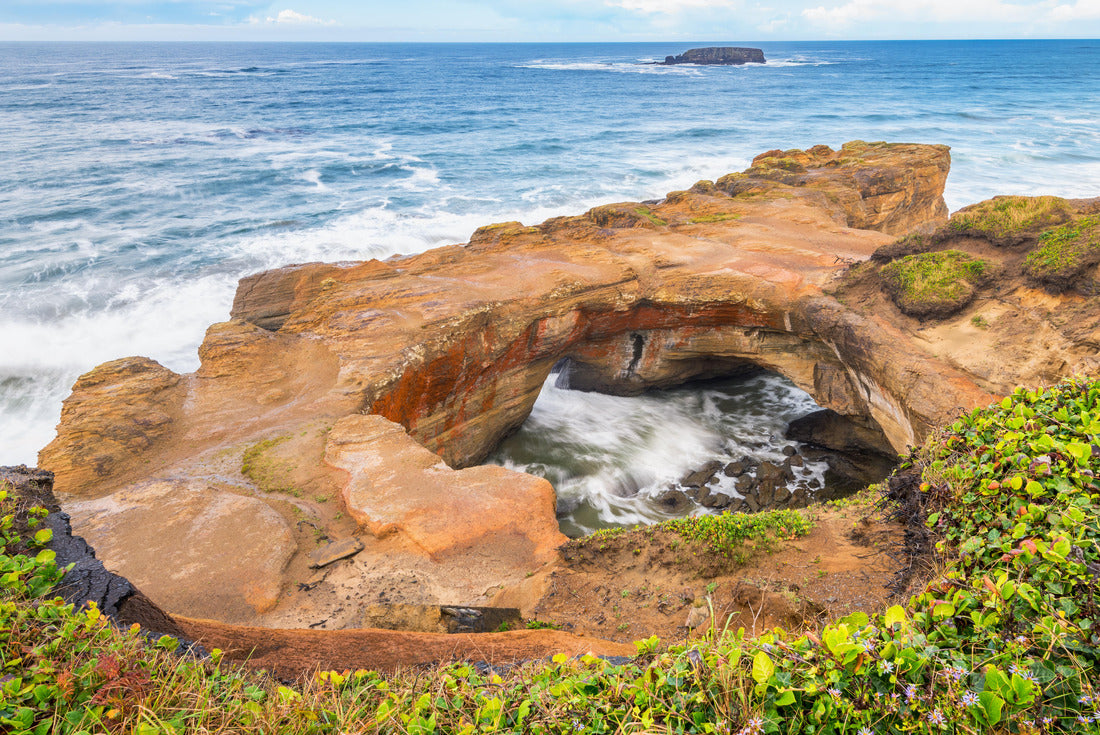Devil's Punch Bowl in Otter Rock, Oregon, USA 2000pc Puzzle
