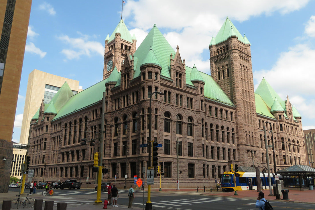 Historic City Hall in Minneapolis, Minnesota 2000pc Puzzle