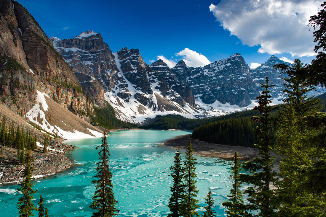 Turquoise water of Moraine Lake near sunset 2000pc Puzzle