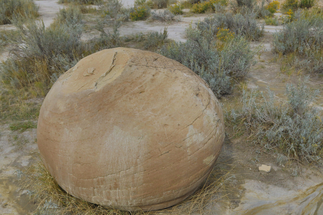 Huge round cannon ball rock in North Dakota 2000pc Puzzle