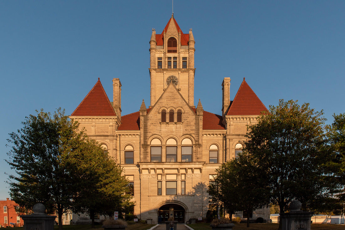 The historic Rushville, Indiana courthouse 2000pc Puzzle