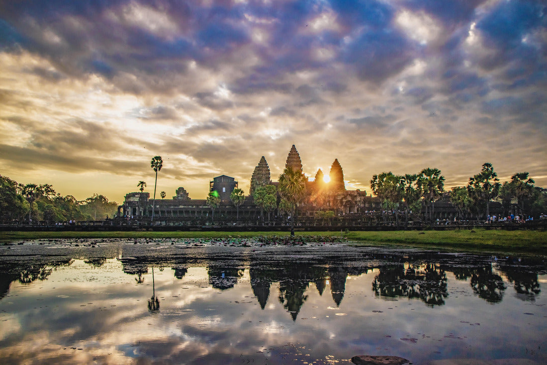 Angkor Wat sunrise at Siem Reap. Cambodia 2000pc Puzzle