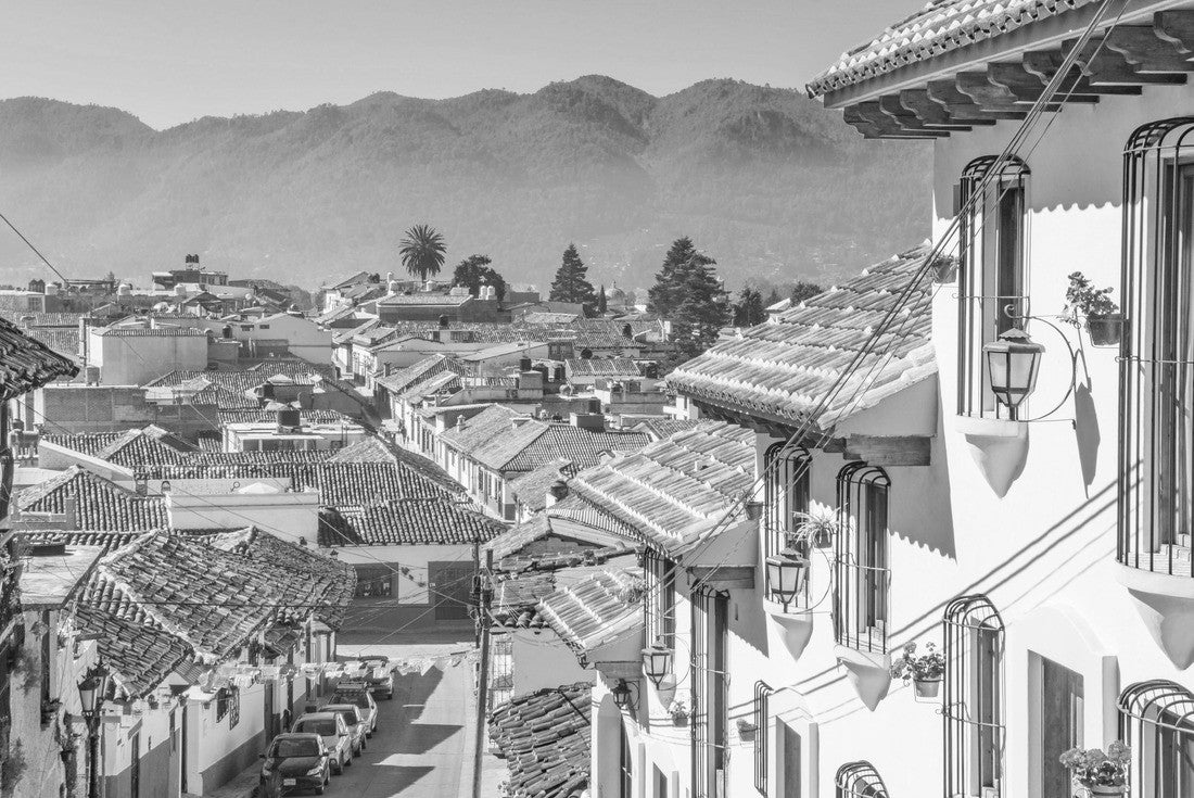 Beautiful streets and colorful facades of San Cristobal de las Casas in Chiapas, Mexico 2000pc PuzzleBlack and White