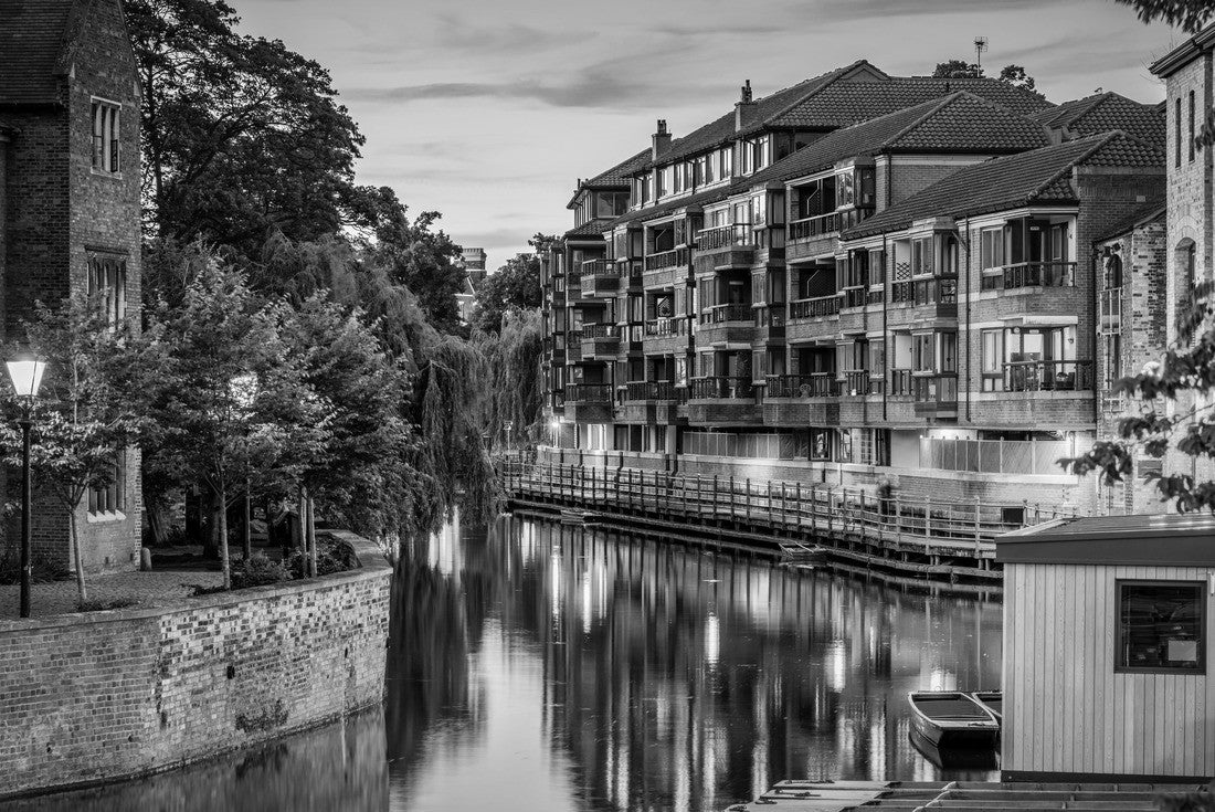 Cambridge city water canal at dusk. England 2000pc PuzzleBlack and White