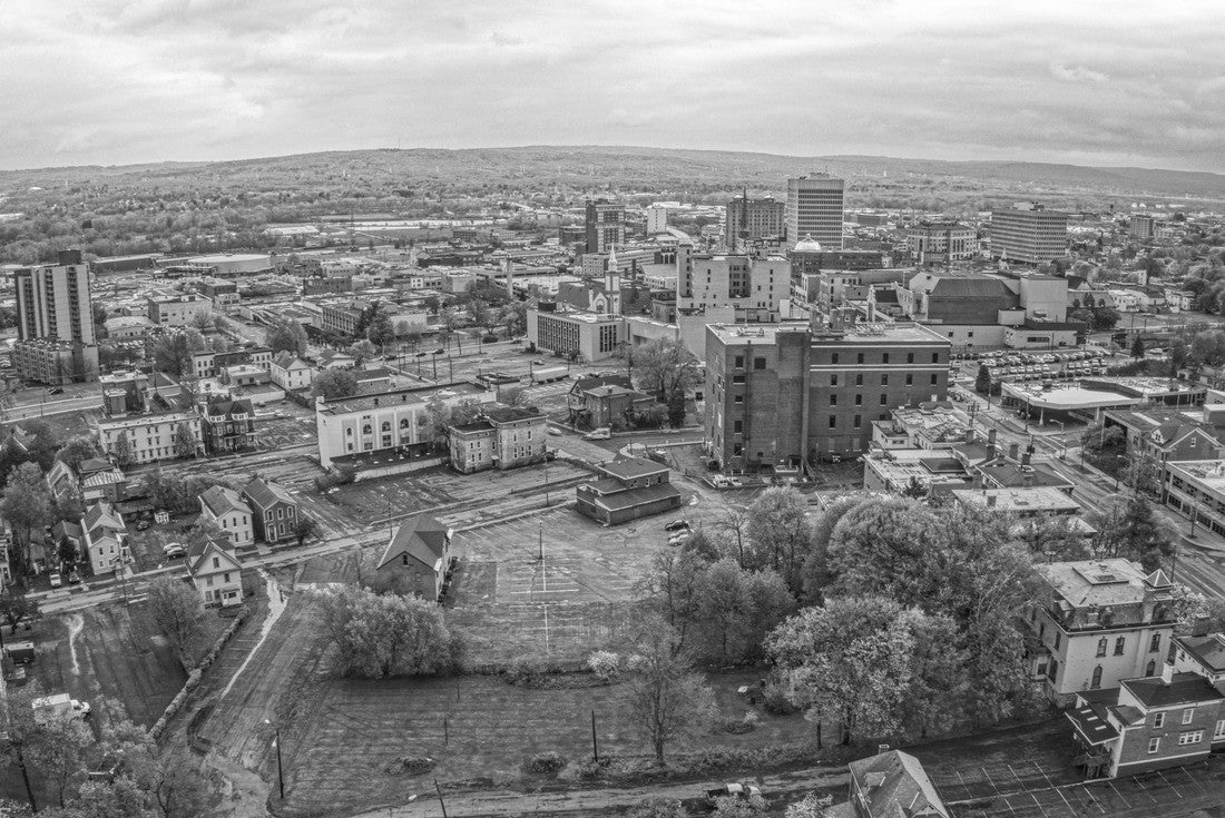 Downtown Utica in upstate New York 2000pc PuzzleBlack and White