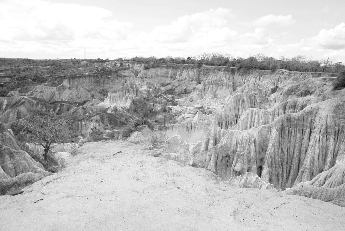 Noah Jigsaw Puzzle Hells Kitchen Canyon In Malindi Kenya Africa in black white 2000 pieces