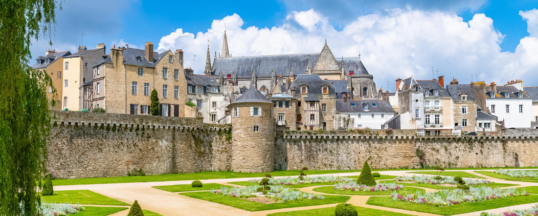 Vannes, Brittany, France 2000pc Panoramic Puzzle