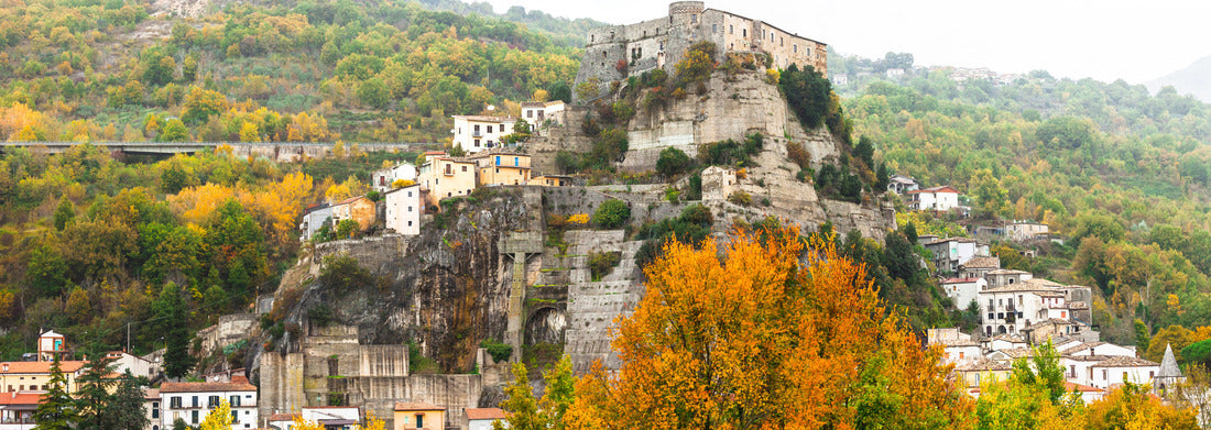 Noah Jigsaw Puzzle Medieval village Cerro al Volturno (Pandone Castle) in Molise, panorama Panorama 1000 Pieces