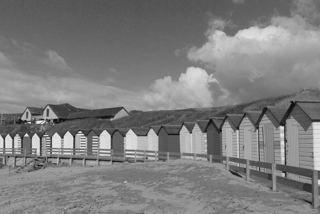 Bude North Cornwall England uk with colorful beach huts on the beach on a beautiful day 2000pc PuzzleBlack and White